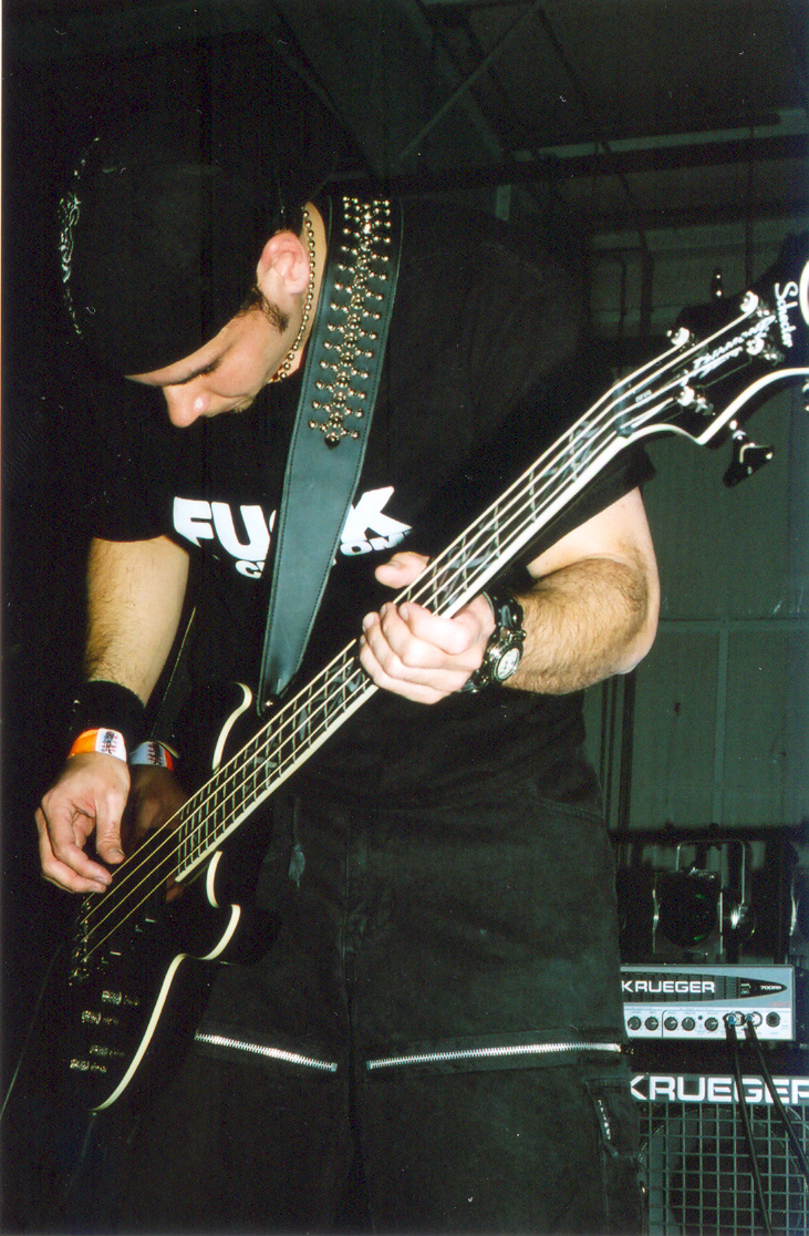 Paul Arthur performing with Osiris Rising - Skate Zone Underground Lake Worth, FL - January 2005 - Photo by Ali Harris